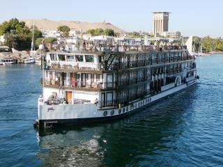 2010-01-01-14h49m08.P1010622 Aswan