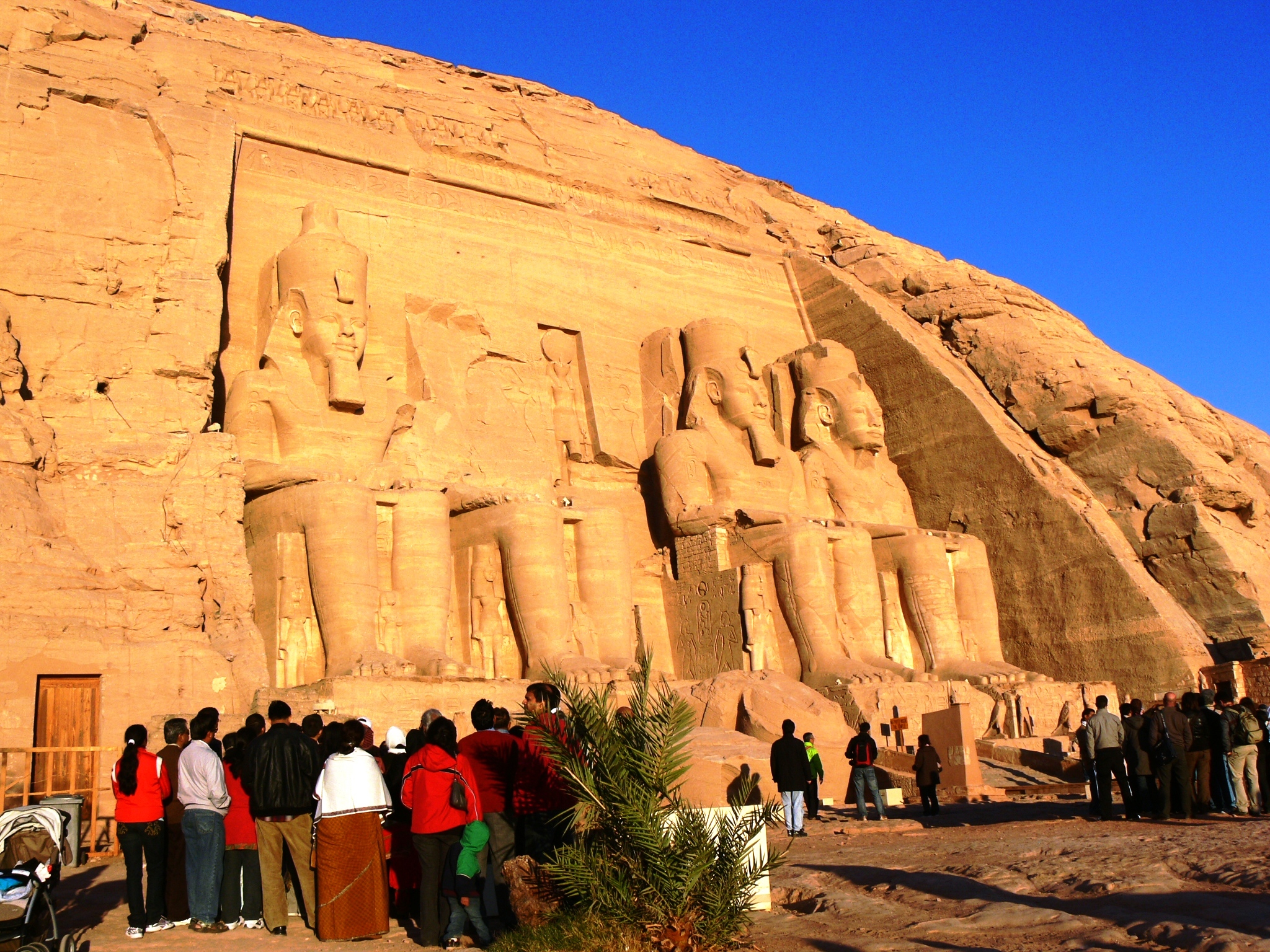 2010-01-02-07h05m04.P1000843 Abu Simbel