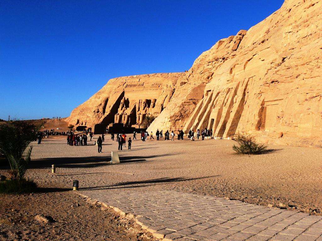 2010-01-02-07h50m41.P1000847 Abu Simbel