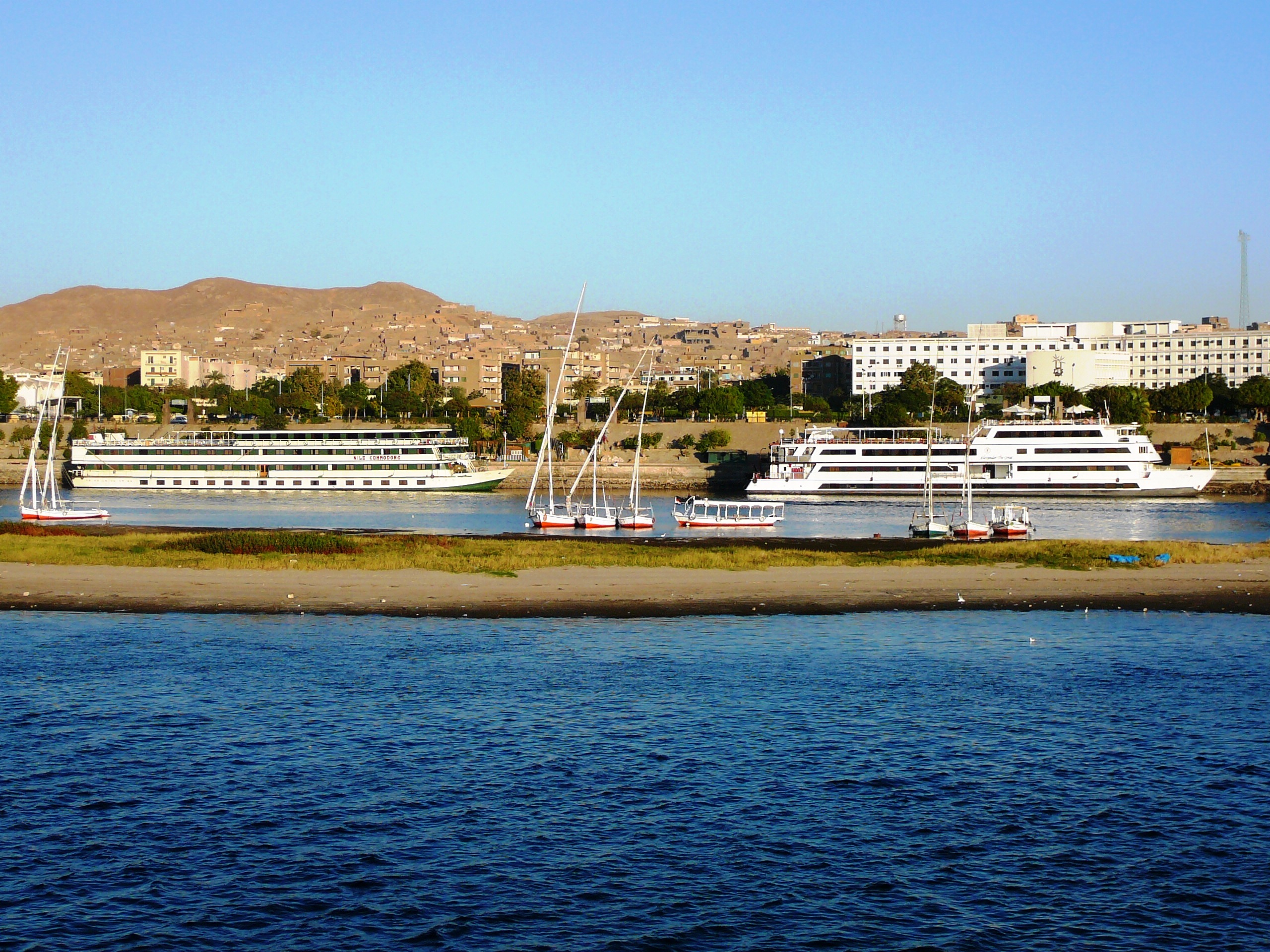 2010-01-02-16h28m42.P1010664 Aswan