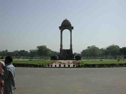 DSCN6808 India Gate - Statue Canopy