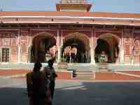 DSCN7147 Diwan-i-Khas with the two silver urns