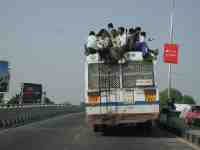 DSCN7289 Overloaded bus in Jaipur