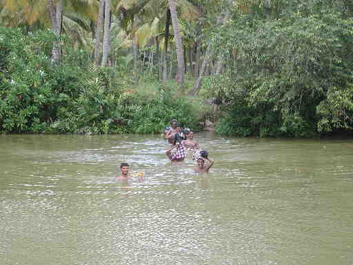 DSCN7492 People crossing the water